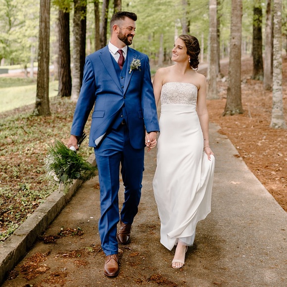 Wedding dress - Picture 1 of 6
